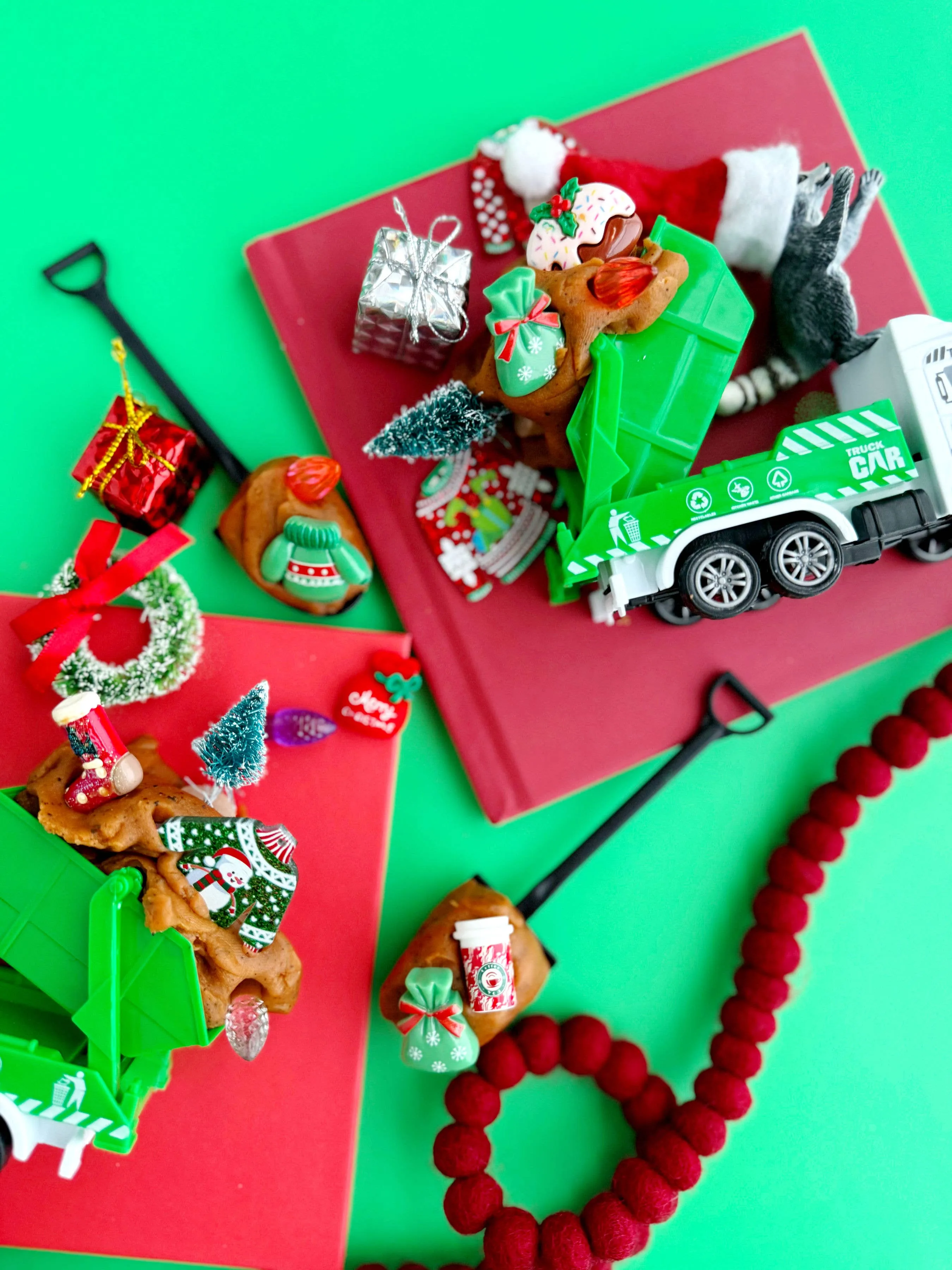 Garbage (Holiday Edition) Play Dough Kit
